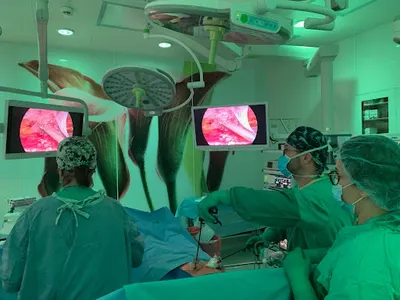 Prof. dr hab. n. med. Kryspin Mitura, FACS - specjalista chirurgii ogólnej, onkologicznej i chirurgii ściany jamy brzusznej